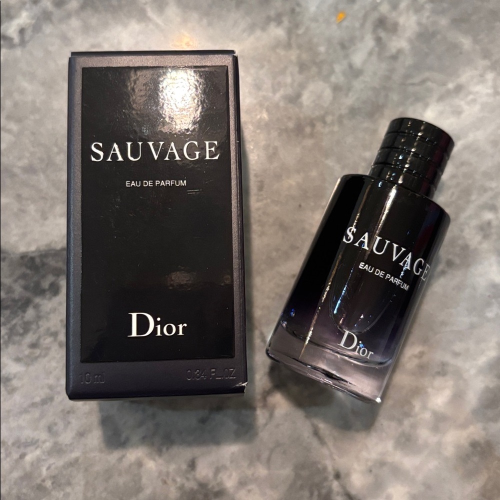 Dior Gift Set - Picture 2 of 8